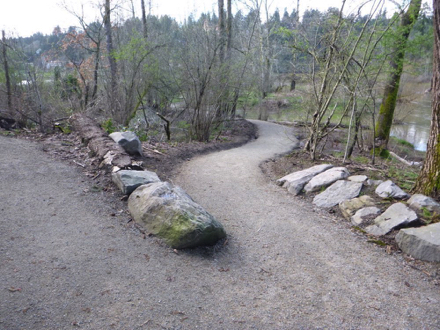 Trail switchback leaving the overlook leads to Willamette River – may be steep with areas of loose gravel